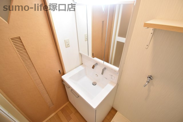 礎の洗面所