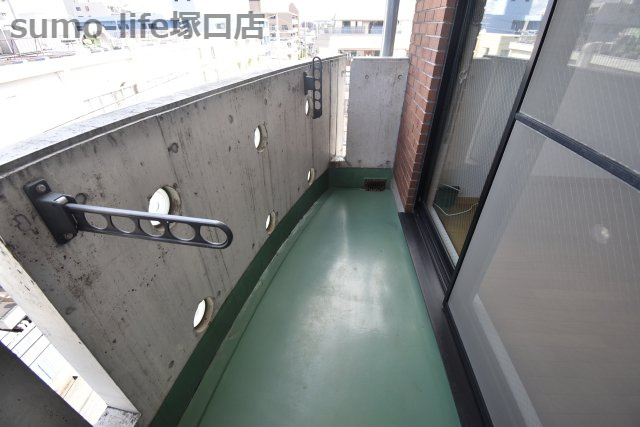 礎のバルコニー