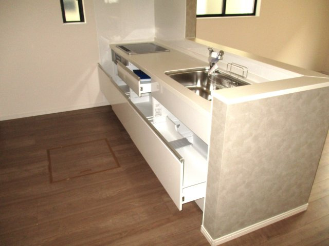 新築分譲住宅北黒田２期のキッチン|キッチンの収納量も多いです