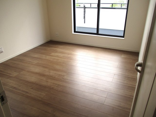 新築分譲住宅北黒田２期の洋室|洋室も明るくて広いです