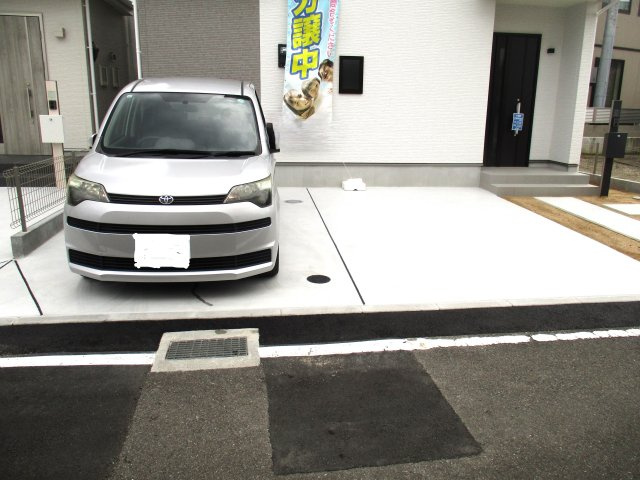 新築分譲住宅北黒田２期の駐車場|駐車場はゆったり2台停めれます