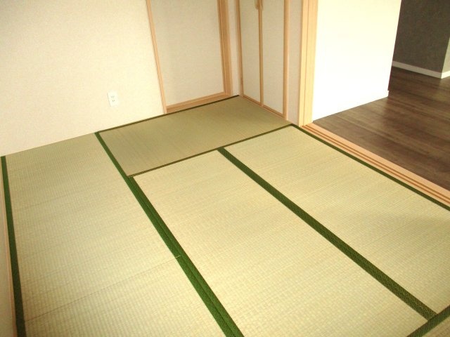 新築分譲住宅北黒田２期の和室|畳コーナーもありますのでくつろげます
