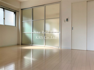 【寝室】 | クレオキタホリエ | 南向きで2面採光の明るい寝室！10帖あります！