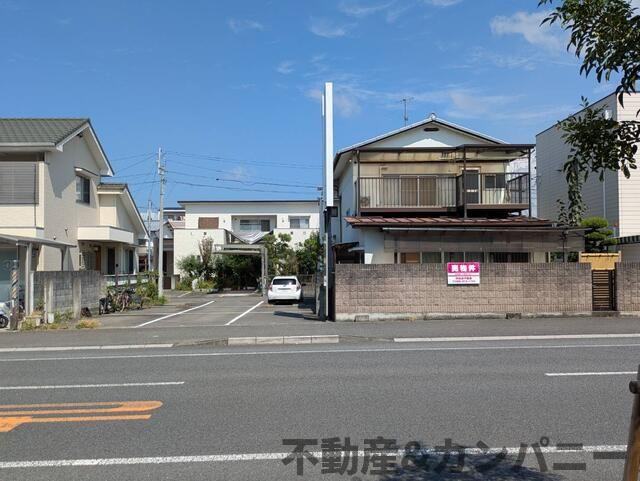 松山市枝松３丁目の売地の前面道路含む現地写真|前面道路含む現地写真です
