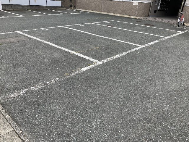 エトワール東青田の駐車場