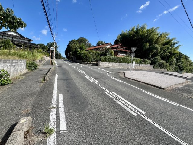 【前面道路含む現地写真】