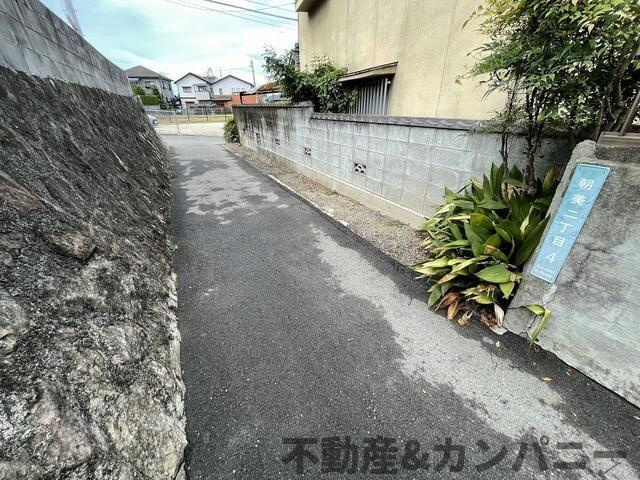 松山市朝美２丁目の売地の前面道路含む現地写真|前面道路含む現地写真です