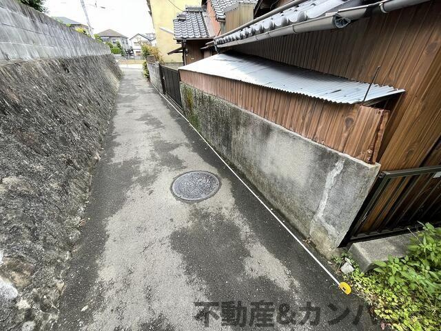松山市朝美２丁目の売地の前面道路含む現地写真|前面道路含む現地写真です