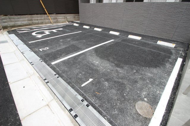 ウィステリアヴィラの駐車場