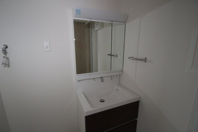 ウィステリアヴィラの独立洗面台|※別室参考写真です。