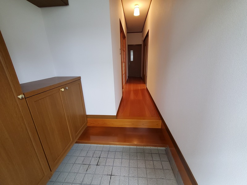 郡山市富久山町久保田字大原の玄関|収納もある玄関です