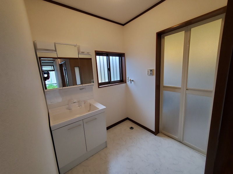 郡山市富久山町久保田字大原の独立洗面台|朝の支度にも助かる、洗髪洗面化粧台