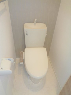 【トイレ】 | メゾン・ド・キャトルⅦ | 温水洗浄暖房便座