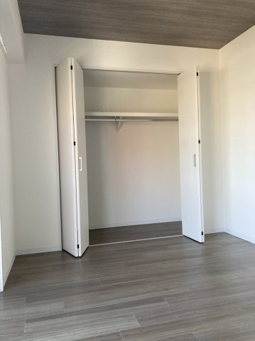 第16上野ビルの収納|リビングにも収納スペースがあります。