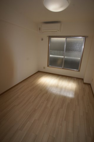 辻ハイツの居間・リビング|ゆったりとしたリビングです