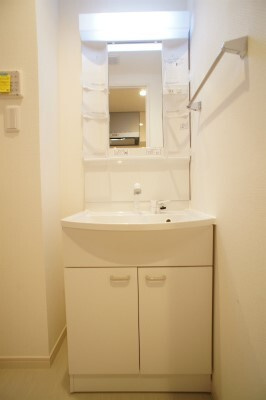 リブリ・ゆり本町の洗面所|スペースが確保できる洗面所です
