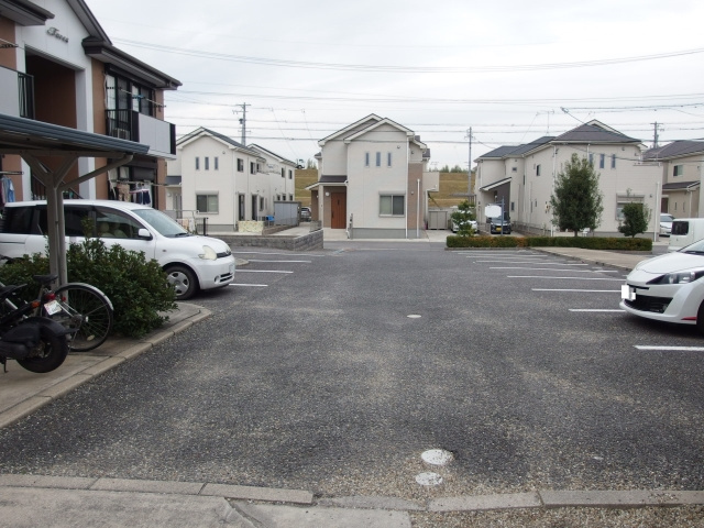 グレース北野Ｂ棟の駐車場