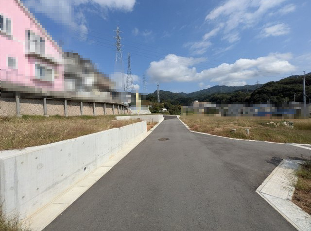 【前面道路含む現地写真】