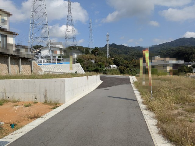【前面道路含む現地写真】