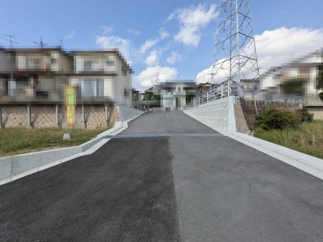 【前面道路含む現地写真】