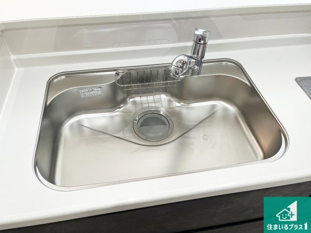 神戸市西区桜が丘西町　新築一戸建ての設備|蛇口の先端に浄水器を内蔵しています！原水と浄水、お湯と冷水、シャワーの切替えがワンタッチなので用途によって使い分けられます。