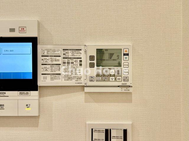 ステーションガーデンタワーの冷暖房・空調設備|【床暖房】冬は足元から暖めてくれる床暖房はエアコンとは違って埃が舞いませんので健康にも良さそうですね。