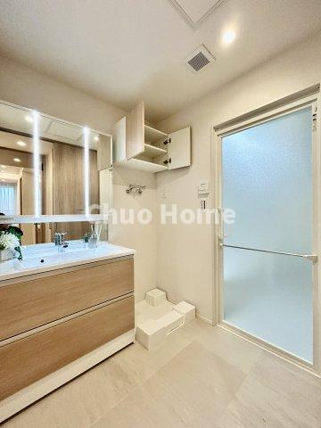 ステーションガーデンタワーのランドリースペース|【ランドリースペース】担当者がスケールを持ち歩いておりますので、ご見学時には現在お使いの洗濯機などがきちんと収まるかなどもチェックして下さい。見学前に測っておくと非常に便利だと思います。