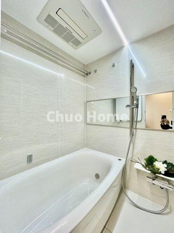 ステーションガーデンタワーの浴室|【バスルーム】暖房換気乾燥機付きシステムバスルーム。暖房・冷風・換気・乾燥など、毎日を快適に過ごせるうれしい機能が揃っています。雨の日の洗濯物も安心です。