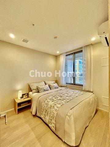 ステーションガーデンタワーの洋室|【洋室】快適に過ごす条件は、一人ひとり違います。だからこそ飾り過ぎないシンプルな内装と偏り過ぎないデザインで統一しております。居住していく中でオーナー様だけの【マイホーム】に創り上げて下さい