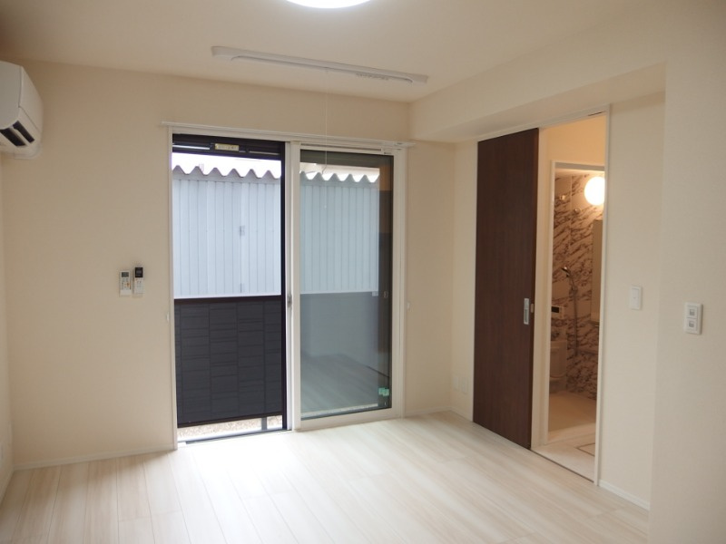 Ｌｉｖｉｎｇ岡崎駅前の洋室