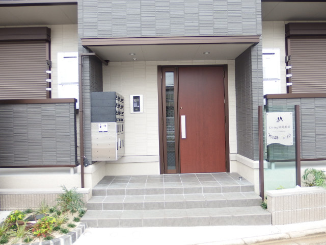 Ｌｉｖｉｎｇ岡崎駅前のエントランス