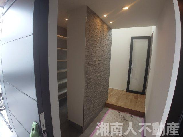 茅ヶ崎市みずき2丁目　新築戸建の玄関|ゆったりとした玄関です