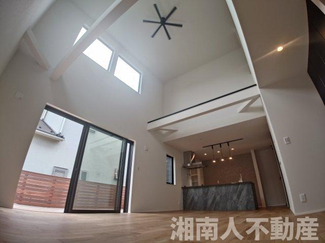 茅ヶ崎市みずき2丁目　新築戸建の居間・リビング|おしゃれなリビングです