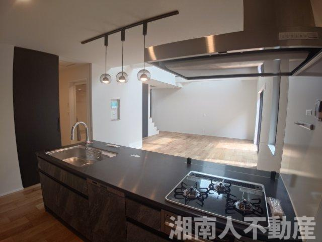 茅ヶ崎市みずき2丁目　新築戸建のキッチン|コンパクトなキッチンで掃除もラクラク