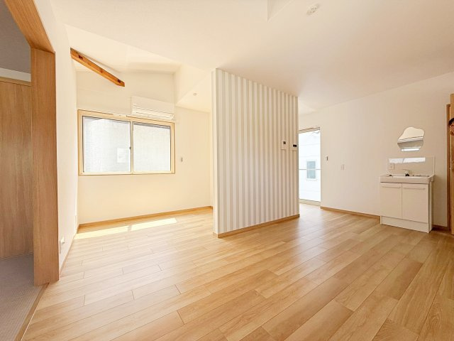 和泉１丁目戸建　二世帯住宅２階部分の居間・リビング