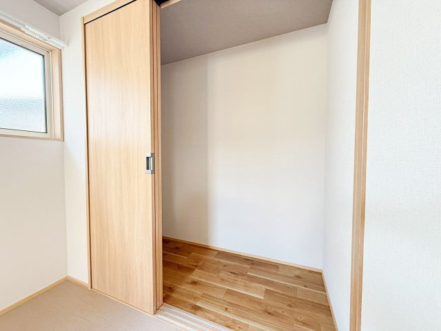 和泉１丁目戸建　二世帯住宅２階部分の収納
