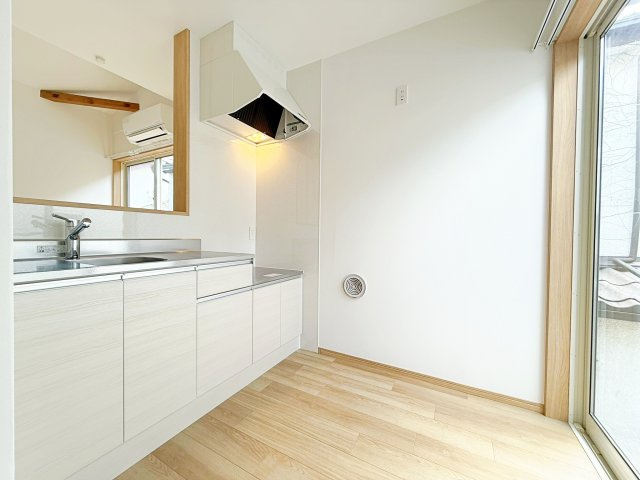 和泉１丁目戸建　二世帯住宅２階部分のキッチン