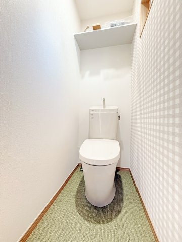 和泉１丁目戸建　二世帯住宅２階部分のトイレ