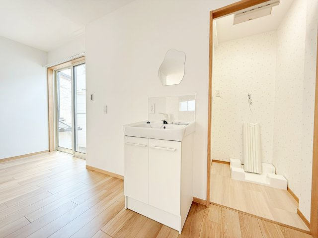 和泉１丁目戸建　二世帯住宅２階部分の居間・リビング