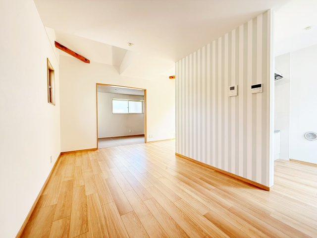 和泉１丁目戸建　二世帯住宅２階部分の居間・リビング