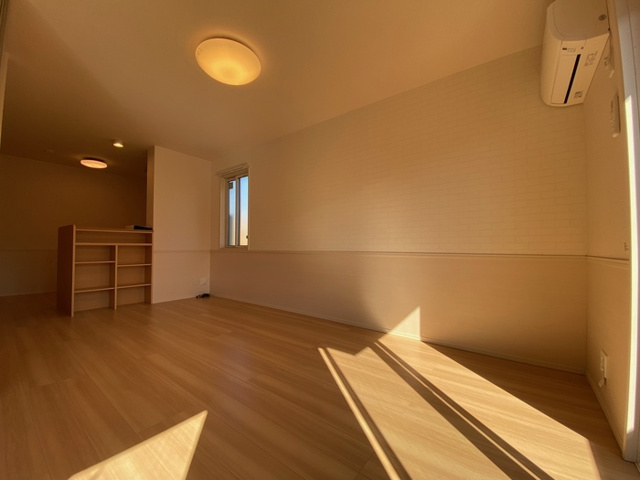 熊本市南区野田１丁目のアパートの居間・リビング