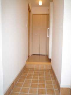 【玄関】 | ボヌール・シュプレーム　Ｂ | 収納もある玄関です