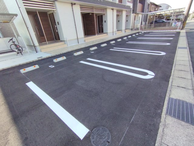 グランドゥール桜の駐車場