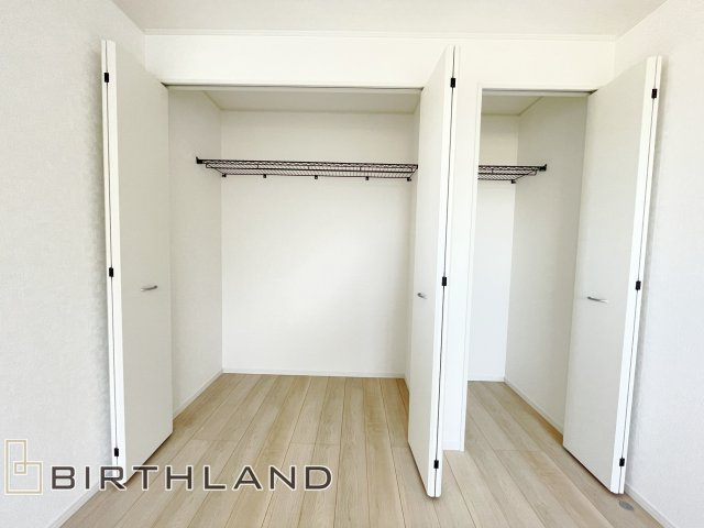 新築戸建・新築建売　桐生市相生町第17　相生小・相生中の収納|7.5帖のクローゼット収納。2か所に分かれておりお荷物が多くても安心です！
