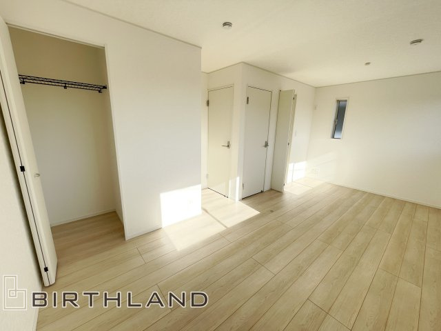 新築戸建・新築建売　桐生市相生町第17　相生小・相生中の洋室|9.5帖の洋室は、お子様の成長に合わせて4.5帖と5帖の洋室へ分割可能です！