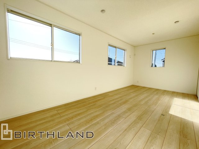 新築戸建・新築建売　桐生市相生町第17　相生小・相生中の洋室|自然光が長時間入る2面採光で明るく気持ちの良いプライベート空間です！