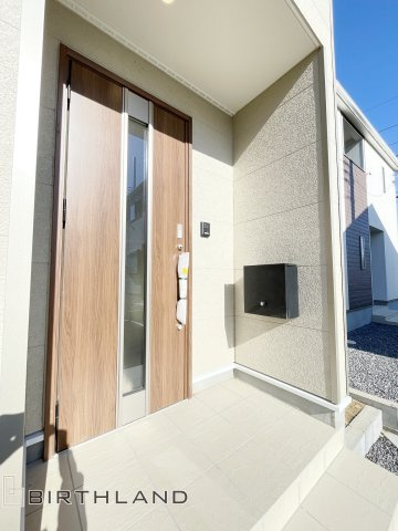 新築戸建・新築建売　桐生市相生町第17　相生小・相生中の外観|モニター付きインターホンで訪問者を確認できるので、防犯対策やプライバシー保護など安心です！