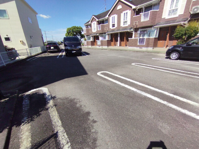 クリアールの駐車場