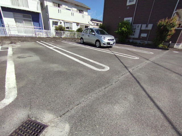 クリアールの駐車場