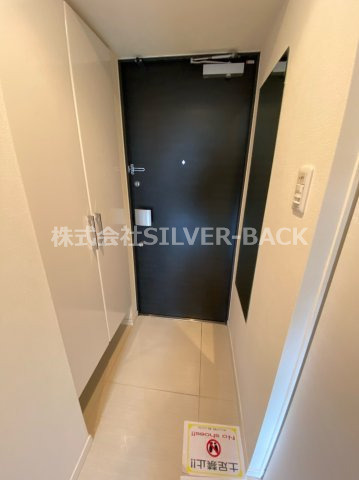 LUMINOUS桜川の玄関